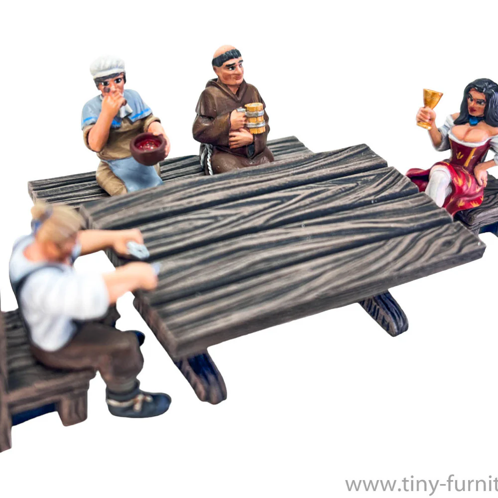 Dining citizens (SITTING FOLKS)