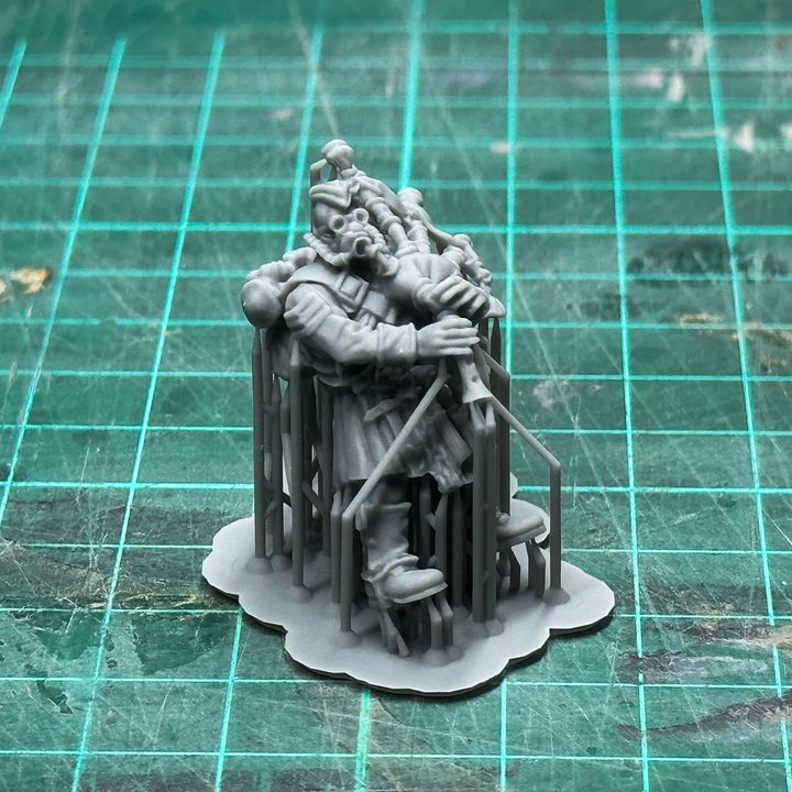 Highland Moss Guard Piper - Image 3